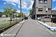 【前面道路】西向きの前面道路幅は約5ｍです！前面には公園があり開放感があります♪
