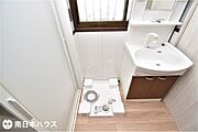 【洗濯機置場】洗濯パン付きでもしもの水漏れ時にも安心です♪