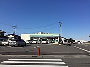 ファミリーマートむつみ明和3丁目店 【ファミリーマート 明和3丁目店】飲食品、日用品を取扱うコンビニエンスストアー 290m