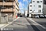 外観：【前面道路】北西向きの前面道路幅は約6ｍです！国道3号線から1本入った静かな住環境です♪