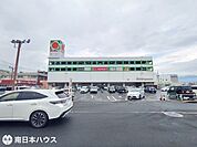【サンキュー新栄店】鹿児島市新栄町にあるスーパーマーケットです取扱品目　生鮮食品、日配品、一般食品、日用雑貨、衣料品、お酒駐車場あり、ATMあり 420m