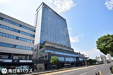 【シェラトン鹿児島】鹿児島市高麗町にある令和5年5月に開業されたホテルです。高階層からは、錦江湾に浮かぶ桜島が望めます。 910m