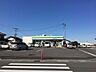 周辺：ファミリーマートむつみ明和3丁目店 【ファミリーマート 明和3丁目店】飲食品、日用品を取扱うコンビニエンスストアー 1070m