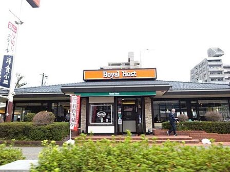 【ロイヤルホスト城山店】鹿児島市城山町にあるレストランです。営業時間　8：00～23：00駐車場あり（45台） 100m