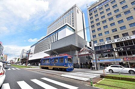 【センテラス天文館】鹿児島市千日町にある複合施設です。2022年4月にオープンした大型複合施設です。商業施設、天文館図書館、オフィス、多目的ホール、ホテル、レストランなど 630m