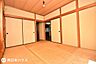 和室：【和室】リビング横の和室です！廊下からも出入り可能で、客間などにも最適です♪