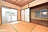 和室：【和室】6帖の和室です！南向きのバルコニーに面した明るいお部屋です♪