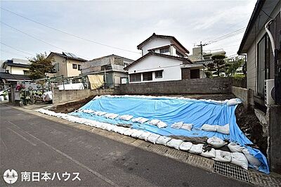外観:南西向き道路【敷地面積95.26m2(28.81坪)】駐車2台!同仕様の建物見学が可能です♪ 外観:南西向き道路【敷地面積95.26m2(28.81坪)】駐車2台!同仕様の建物見学が可能です♪