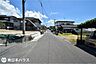 その他：【前面道路】西向きの前面道路幅は約6ｍです！団地内の道路で交通量の少ない静かな住環境です♪