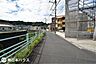 その他：【前面道路】南東向きの前面道路幅は約5ｍです！道路向かいは川があり開放感があります♪