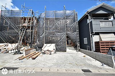 外観：南向き道路【敷地面積123.70m2(37.41坪)】駐車3台！同仕様の建物見学が可能です♪