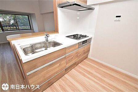 【キッチン】浄水機能付き水栓、ガスコンロ3口、グリル付き!※令和7年11月 撮影