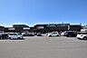 周辺：【マックスバリュ上荒田店】鹿児島市上荒田町にあるスーパーです。24時間営業ドラッグイレブンとキャンドゥを併設しています。クリーニング店、コインランドリーもあります。 660m