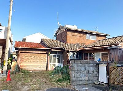 外観：建物付きです。解体は買主様でお願いします。