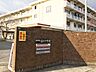 周辺：【湯川中学校】曽根バイパスから拝見することのできる中学校です。昭和53年に開校した、比較的新しい中学校です。湯川新町4丁目の住宅街にあります♪ 925m