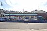 周辺：ファミリーマート綾瀬小園西店 徒歩11分。 870m