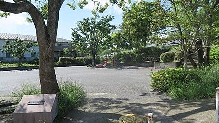 鶴ヶ峰本町第二公園 徒歩4分。 300m
