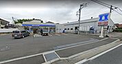 ローソン 綾瀬深谷中六丁目店 徒歩6分。 480m