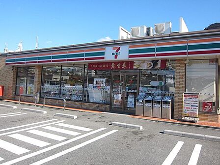 セブンイレブン瀬戸苗場町店 140m