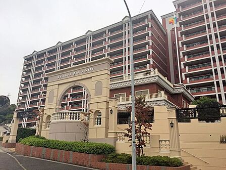 【敷地内公園や来客用駐車場、フィットネス施設完備】床暖房付き！スーパー・コンビニ・学校徒歩10分圏内