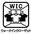 収納：ウォークインクローゼットは衣類をまとめて収納できるので管理がしやすいです。季節物の服やカバン、スーツケースまで1ヶ所にスッキリ収まるため、衣替えの手間が省け、毎日の身支度もスムーズになります。