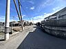 外観：前面道路含む現地写真