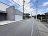 外観：前面道路含む現地写真