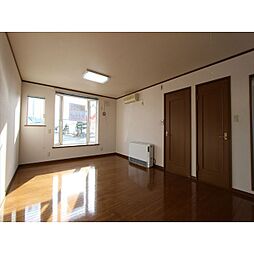 グラン・パレ 102 1階ワンルームのリビング/ダイニング