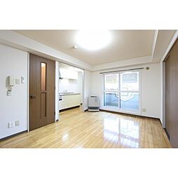 アーバンハイツ 102 1階1LDKのリビング/ダイニング