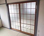 お部屋の仕切りのドアです。