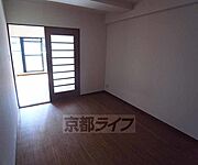 フローリングで綺麗です。
