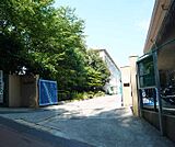 桃山東小学校まで179m 活気溢れる小学校です。