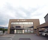京都銀行 千代川支店まで1300m 駐車スペース広めで利用しやすい