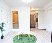 白を基調とした明るいお部屋です