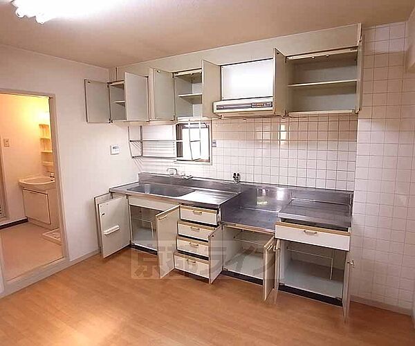 画像12:キッチンの収納スペースです。