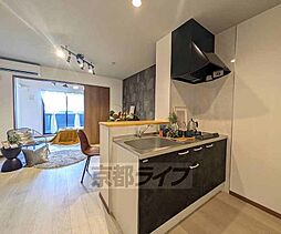 近鉄京都線 久津川駅 徒歩6分の賃貸マンション 1階1LDKのリビング/ダイニング