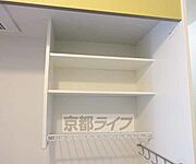 頭上収納有り。
