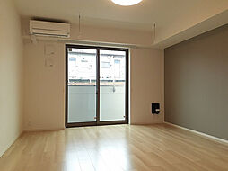 クリスタル　ピア 102号室 1階ワンルームのリビング/ダイニング