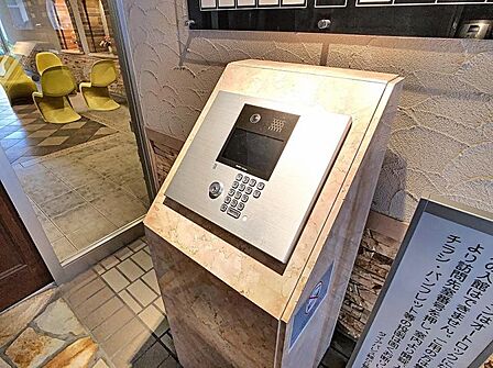 セキュリティ面で安心感の高いオートロックシステム。不審者の侵入を防ぎます。