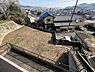 その他：高台からの開放的な眺望が魅力。市街地の先に広がる山並みまで見渡せ、四季折々の景色を楽しめます。