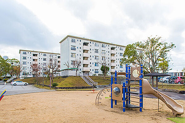 画像5:敷地内には、子どもが遊べるさまざまな広場が点在する