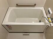 便利な自動お湯張り機能付きのお風呂、浴室換気乾燥機付きです