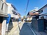 外観：小中学校まで徒歩10分圏内と近く、お子様の通学も安心ですね！
