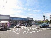 万代南津の辺店 徒歩8分。 610m