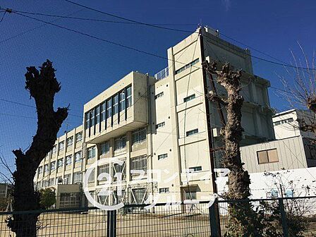 門真市立第三中学校 徒歩10分。 740m
