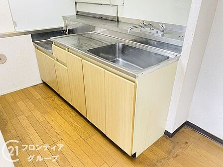 キッチンは、料理を楽しむための機能的な空間で、効率的な作業をサポートします