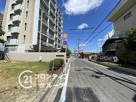 写真だけではわからない採光・広さ・周辺環境の実感は、実際に足を運んでみることが一番です。ご見学はいつでもご予約いただけます