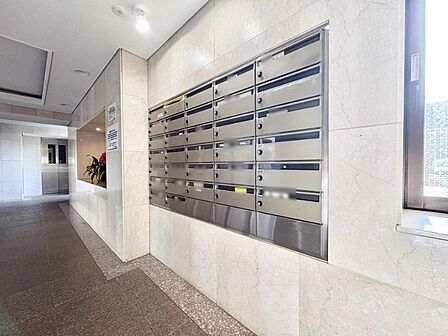 【Entrance hall】エントランスホール