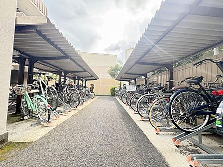 【Bicycle parking area】駐輪場