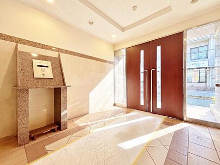 【Entrance hall】エントランスホール